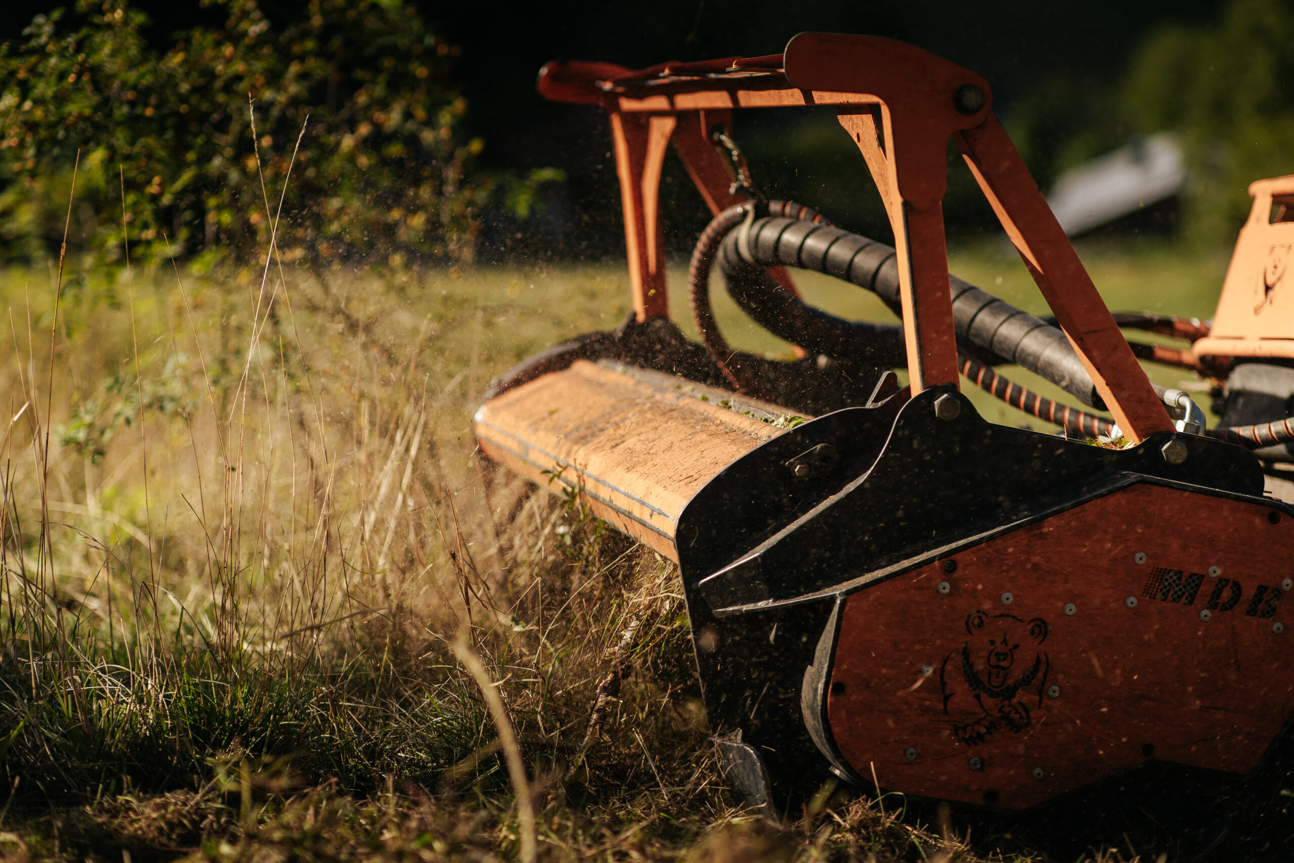Robot Green Climber entrain de broyer des végétaux